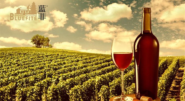 澳洲葡萄酒產(chǎn)業(yè)價(jià)值450億澳元，中國為澳洲最大海外市場(chǎng)。